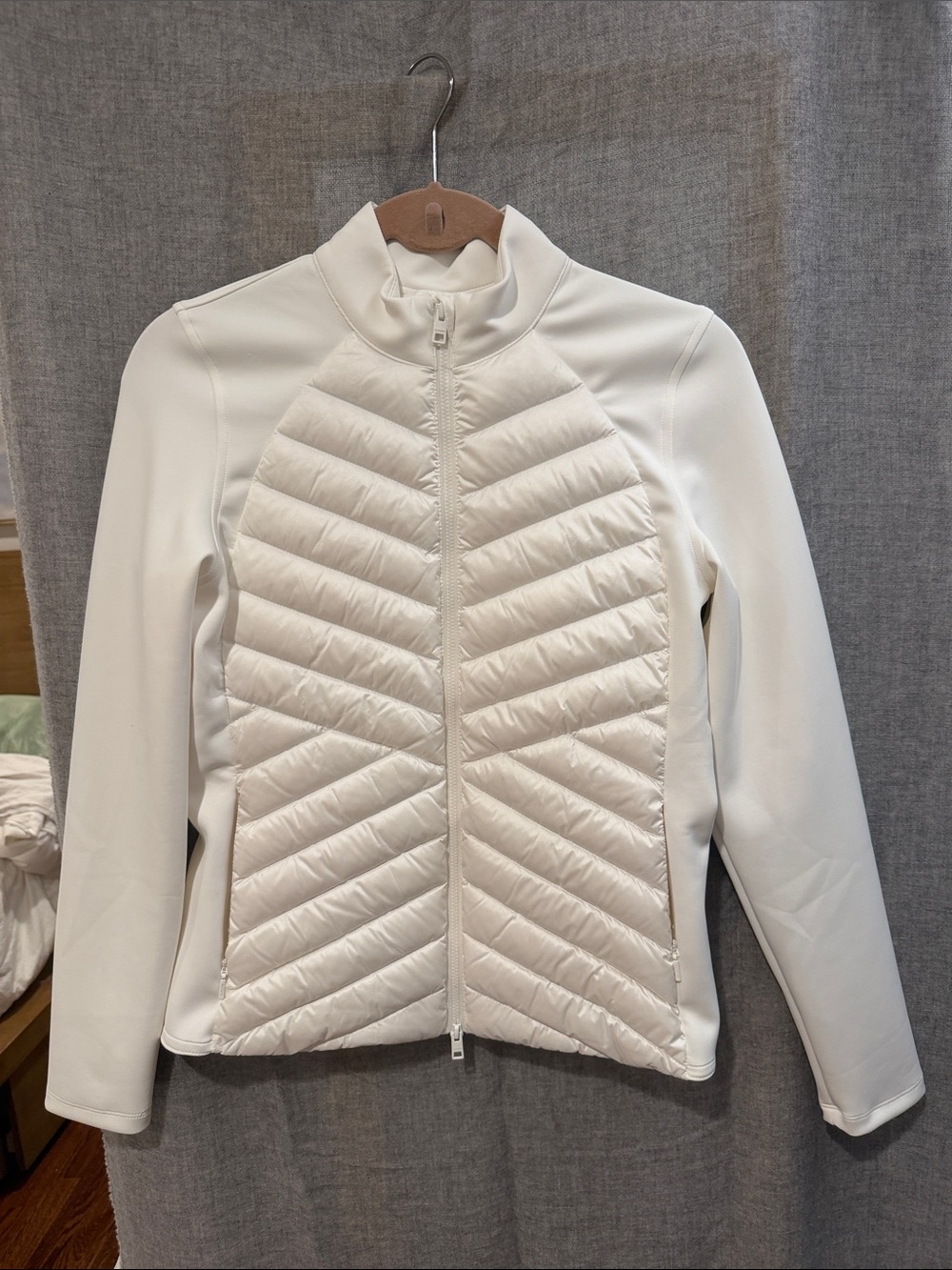G/FORE Women's Chalk White Quilted Front Hybrid Puffer Jacket
